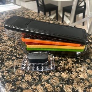 Goodcook mandolin with interchangeable blades